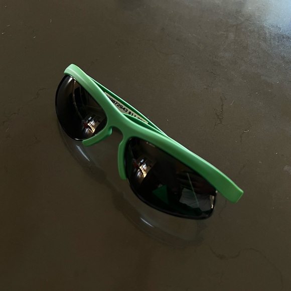 Bottega Veneta Sunglasses 100% Authentic in Kelly Green in great condition - Picture 3 of 7